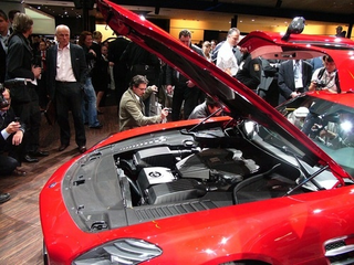 Illustration for article titled 2010 Mercedes SLS AMG: Live Photos!